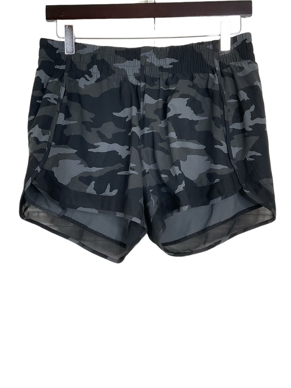 Athleta Mesh Run Racer Shorts In Camo Size Medium